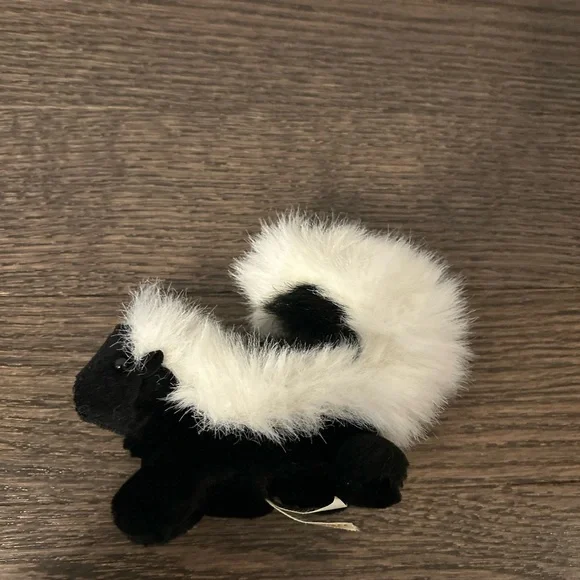 Charming Plush Skunk Toy for Small Pets - Black and White - Picture 3 of 5